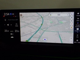 【ナビゲーション】　ナビを装備しております！インパネ内にスッキリとビルトイン装着されておりますので、運転時に視界の妨げになる事もありません。