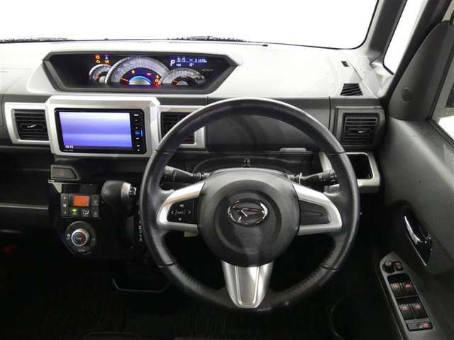 視界も広々で見晴らしの良い運転しやすいコックピットです。