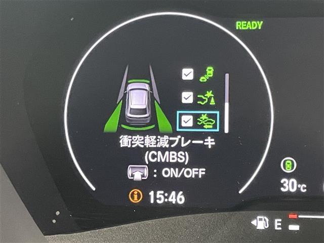 【衝突被害軽減ブレーキ】走行中に前方の車両と歩行者を認識。衝突の危険が高いと判断した場合に警報や緊急ブレーキで衝突回避や衝突時の被害を軽減。前後の踏み間違いによる誤発進も抑制します。