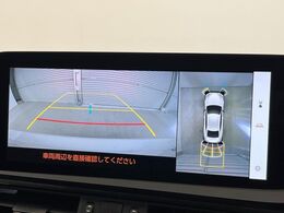 【パノラミックビューモニター】専用のカメラにより、上から見下ろしたような視点で360度クルマの周囲を確認することができます☆死角部分も確認しやすく、狭い場所での切り返しや駐車もスムーズに行えます。