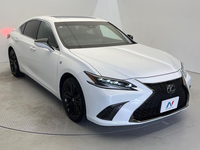 大好評のボディコーティング「弾スプラッシュコート」もご納車までに施工可能。通常のガラスコートと異なる、耐久年数6年の無機質ガラスコーティングが、ボディをキレイな状態に保ってくれます。