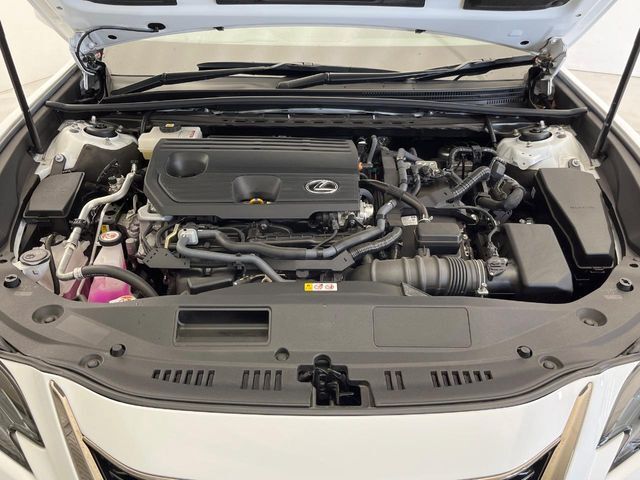親切・丁寧な専門メカニックスタッフが応対！・車検・点検整備・事故等の修理などアフターサービスも安心。お車のカスタマイズもネクステージのサービススタッフまでご相談ください！