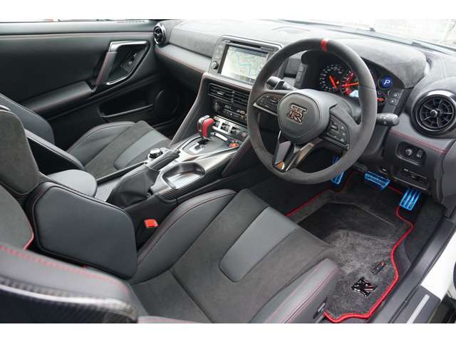 専用RECARO製カーボンバックバケットシート　電動リクライニング付　GT-R　NISMO専用フロアマット