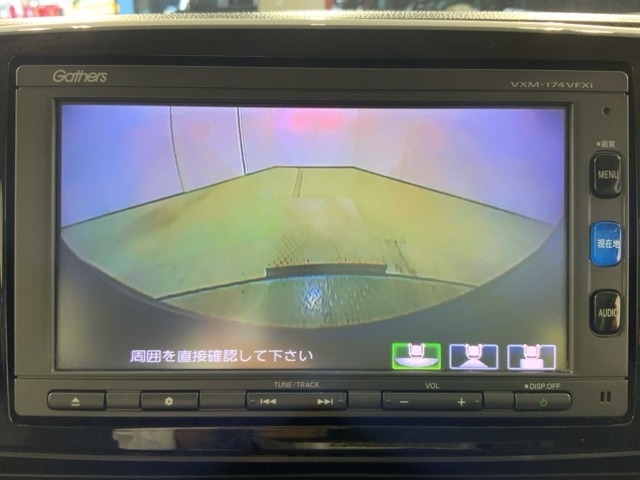 リアカメラ付で、後方をナビ画面で確認。車庫入れも安心です。もちろん、バックギアと連動しています。