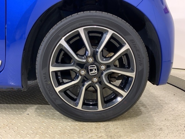 ボディースタイルに合った、純正アルミホール