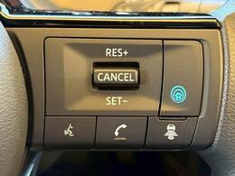 【プロパイロット】運転支援システムが搭載されております。全車速域追従式クルーズコントロールやレーンキープで長距離運転をアシスト。