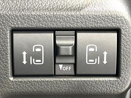 【両側パワースライドドア】スマートキーや運転席のスイッチで後席両側スライドドアの開閉が可能♪電動だから力を入れてドアを開ける必要が無く、小さなお子様でも簡単に開け閉めでき快適です♪