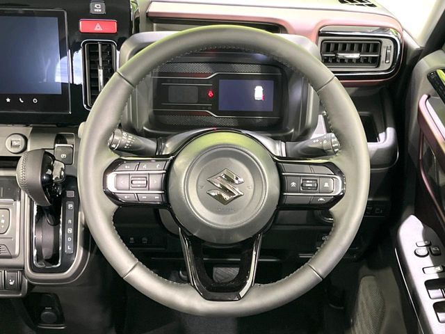 【純正革巻きステアリング】上質な革を使用することで、手にしっかり馴染みとても運転しやすいハンドルです♪