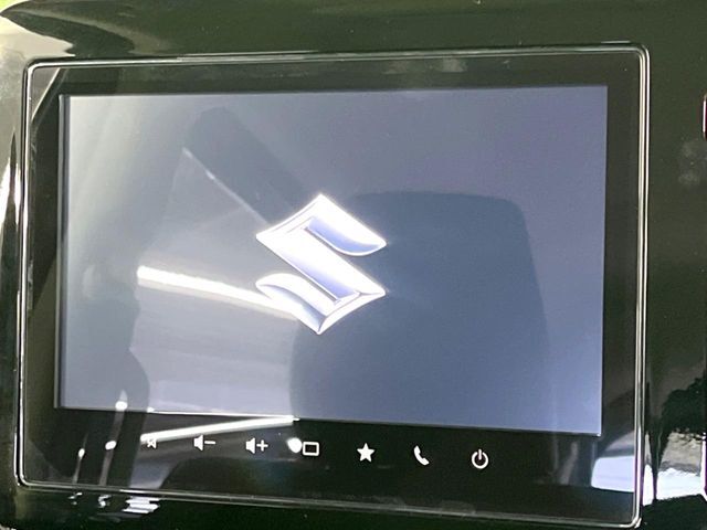 【メーカー純正9型ナビ】インテリアに溶け込むスタイリッシュな「専用設計」メーカーナビを装備♪視認性や操作性など基本性能にも優れ、より上質なカーライフをお楽しみいただけます。