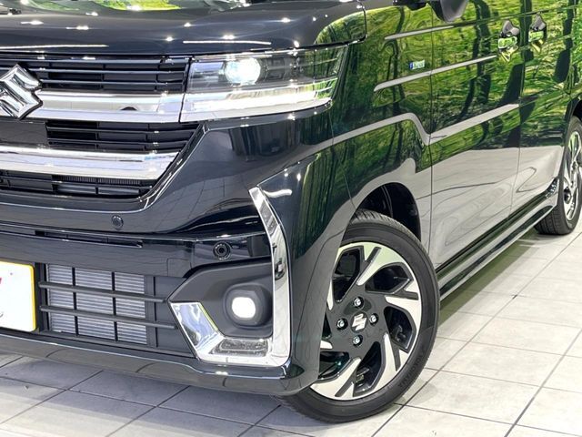【LEDヘッドライト】悪天候や夜間走行時も良好な視界を確保し安心して運転できる高輝度LEDヘッドライトを装備！点灯速度が早く、消費電力も抑えられています。