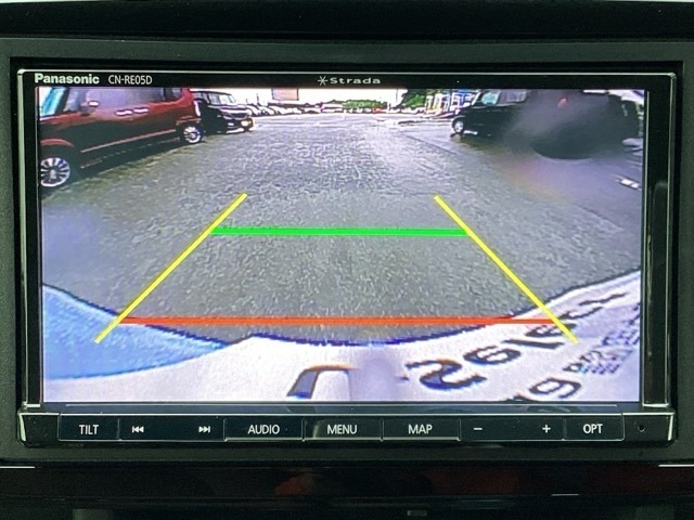 バックカメラも装備しております。車庫入れの苦手なお客様も安心！重宝してくれます！