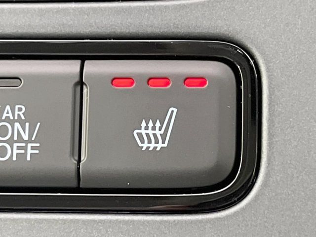 【シートヒーター】寒い日に重宝するシートヒーター！エアコンより早く温まってくれるので寒がりの人も安心ですね♪エアコンの温風は乾燥するから苦手、という方にもをおすすめです。