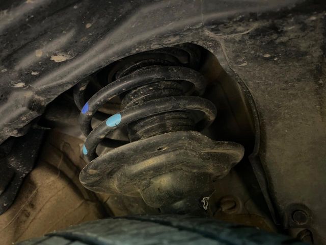 お車を安心してお乗りいただく為には、足回りの定期点検が欠かせません。サービスサポート（有償保証）では無料点検もご提供しており、安心のカーライフをお過ごしいただけるサポート体制が整っています。