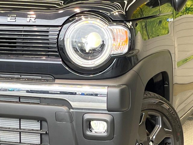 【LEDヘッドライト】悪天候や夜間走行時も良好な視界を確保し安心して運転できる高輝度LEDヘッドライトを装備！点灯速度が早く、消費電力も抑えられています。