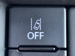 【車線逸脱警報機能】路側へはみ出しそうな時、カメラが道路の端を認識して、ブザーとメーター内表示でお知らせします！機能には限界があるためご注意ください。