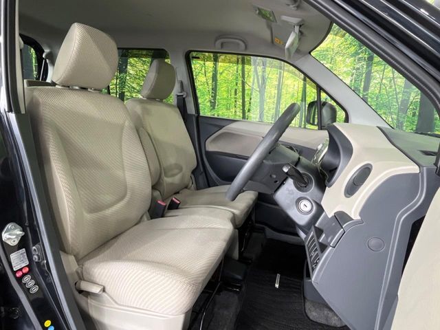 運転席シート廻りは使用感も少なく、良好な状態となっています。丁寧に使われていたことがよくわかりますね。