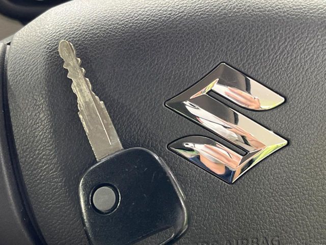 【キーレス】少し離れた場所からでもボタン一つでドアの開錠・施錠ができるのでとっても便利！ドアの鍵穴周りに傷をつけることもありません♪