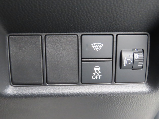 VSA（横滑り抑制とタイヤ空転抑制、ABSを統合した挙動安定化システム）装備です！車の急激な動きの変化を抑え、滑りやすい道でも安心して運転できます！