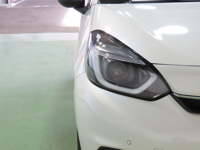 LEDヘッドライトは、点灯の瞬間から光量を発揮し、突然暗くなるトンネルなどでの安定感を高めます。