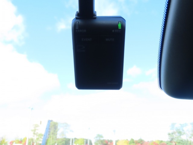 事故の際は第三者の目で客観的な証拠が残るドライブレコーダー付です！
