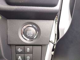 エンジン始動も楽チンです。イチイチ鍵を出す手間も無くなりますよ。