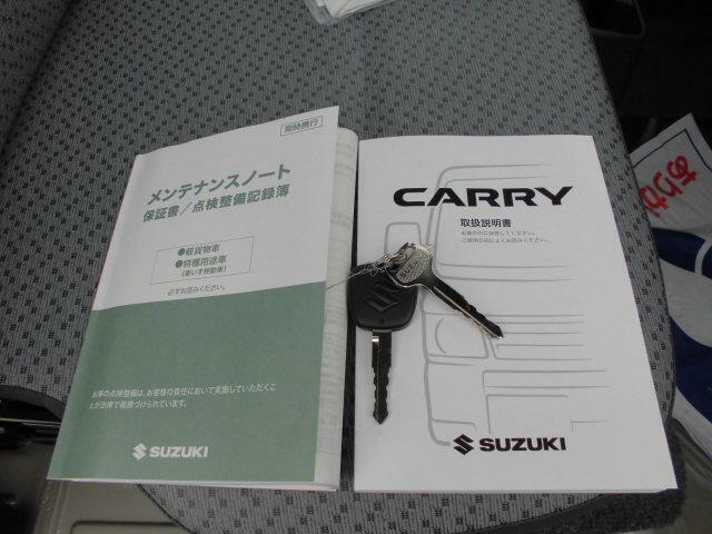 キーレスキーです。取扱説明書、メンテナンスノート（保証書・点検整備方式点検整備記録簿）付。