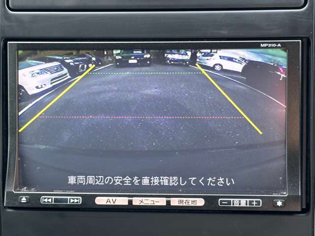 駐車時に大活躍のバックモニター！駐車が不安な方でもどこでも安心して運転するために必須の装備です♪【バックカメラ付き中古車】