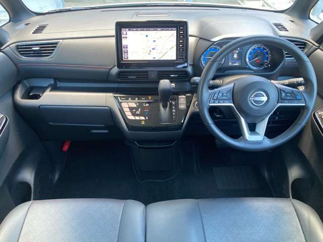 室内はルームクリーニングを行い納車になりますので納車後も快適な車内でお出かけできますよ