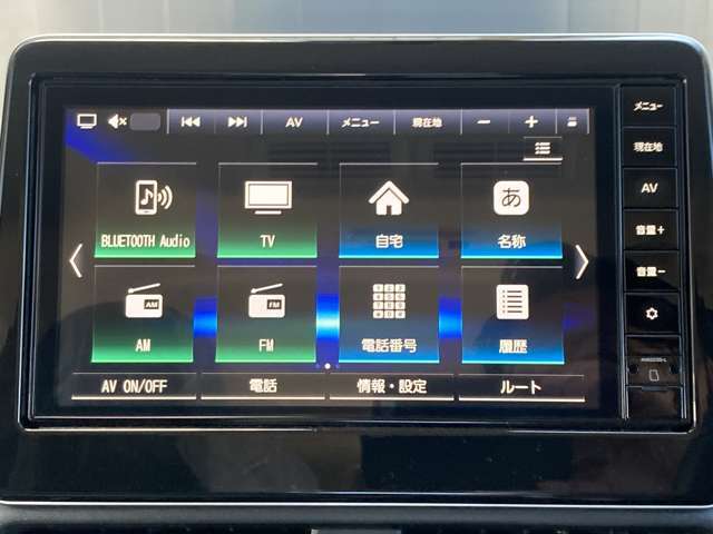 TV視聴や音楽機器の接続など多彩なナビでロングドライブも退屈なく楽しめる日産純正ディーラーオプションナビです。