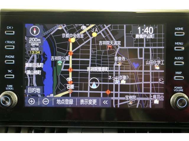 スマホやiPhoneと連携し、対応アプリをディスプレイに表示させて使うディスプレイオーディオ。使い慣れた従来のトヨタ車載ナビが利用できるTCナビキットを装着しています。高画質なフルセグTV対応です