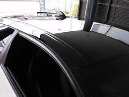 ボンネット等に写る黒い点は店舗内照明の反射が写真に写ってます～