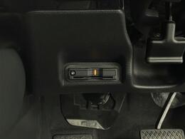 【ETC】有料道路を利用する際に料金所で停止することなく通過できる、ETC車載器（ノンストップ自動料金収受システム機器）が装備されています。セットアップを行うことで利用可能になります。