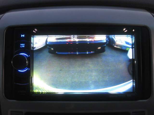 付いていると便利なバックカメラ☆車庫入れ、縦列駐車もラクラクです♪この機会にぜひお勧めのアイテムです！