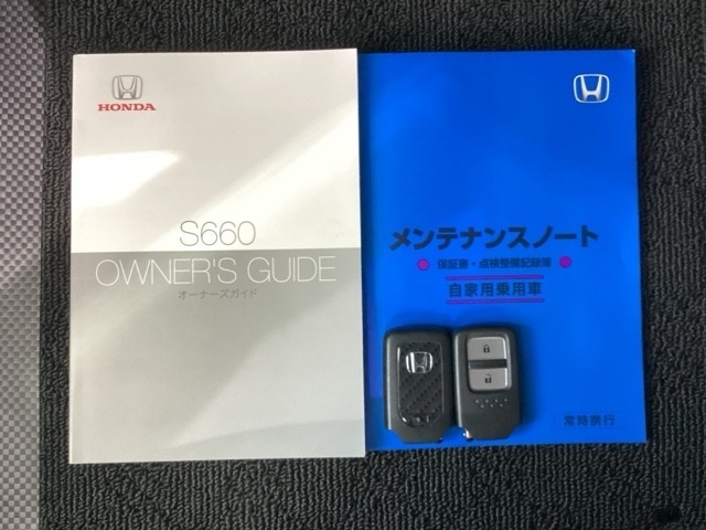 スマートキーは鍵をバッグに入れたままでもドアロックの開閉やエンジンのON・OFFができます。夜間や雨の日も鍵を探さなくて良いので便利です。