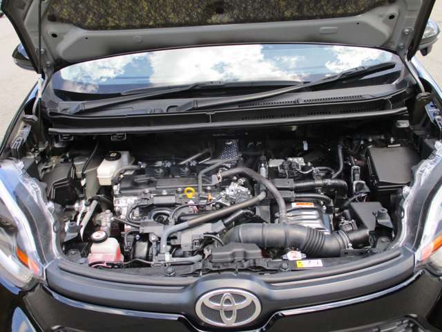 エンジンルームも綺麗に洗浄してから納車致します。普段あまり見ることが無い箇所だからこそ綺麗だと感動しますよね（＊´▽｀＊）