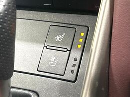 【シートベンチレーション】夏場は涼しい風でお尻や背中の熱やムレを防ぎ、冬はエアコンよりも早く温まってポカポカに！季節を問わず快適に過ごせます。