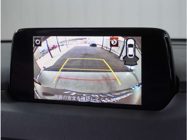 【バックカメラ】駐車が苦手な方でも安心してお乗りいただけます。リバース連動で画面が切り替わるのでとっても便利です。今や後方確認の必須アイテムですよね。