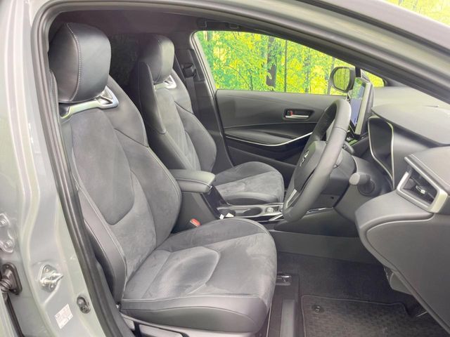 運転席シート廻りは使用感も少なく、良好な状態となっています。前オーナー様が丁寧に使っていたことがよくわかりますね。