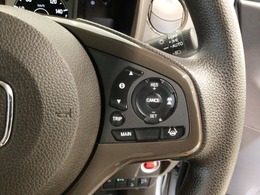 【アダプティブ・クルーズ・コントロール】予め設定した車速内でクルマが自動的に加減速。 前走車との適切な車間距離を維持しながら追従走行し、高速道路でのドライバーの疲労を軽減してくれる嬉しい機能付♪