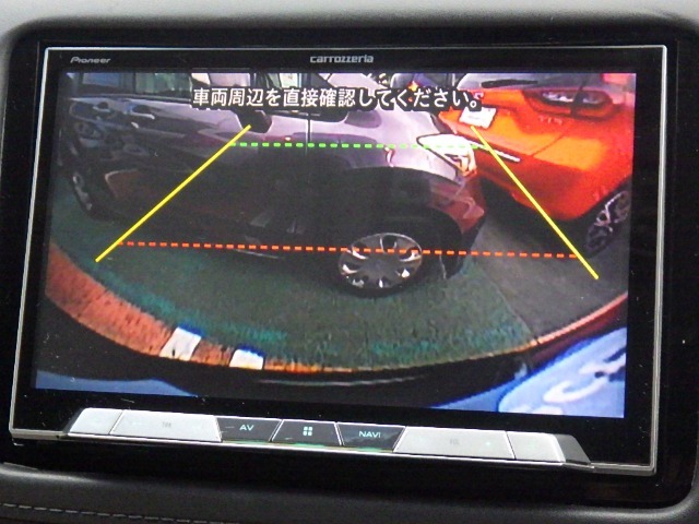 ★バックモニター搭載★ バック時目視しにくいクルマの周囲をカメラで映し出し、安全・安心駐車をサポート♪バックの苦手な方も後ろがハッキリ見えるので安心です☆