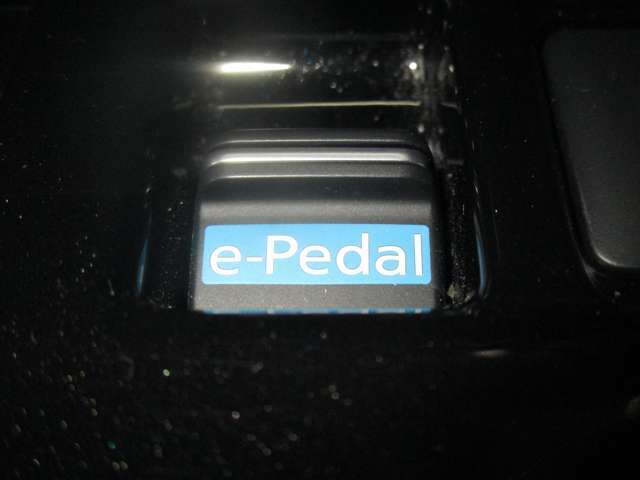 e-Pedalは、アクセルペダルの踏み加減を調整するだけで発進、加速、減速、停止までをコントロールすることができます♪ブレーキランプは減速時と停止時に点灯するので安心です！