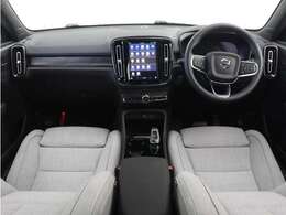 Google搭載/ETC2.0/360度カメラのフルセット搭載。9インチ・タッチスクリーン式センターディスプレイと、モード選択式の12.3インチデジタル液晶ドライバー・ディスプレイを装備。