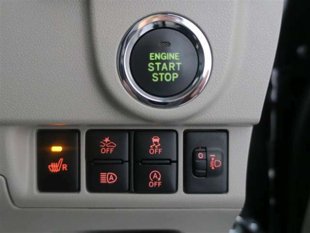 エンジンの始動はスイッチを押すだけで簡単に行えます。