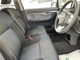 【運転席】座り心地が良いシートなので長時間の運転でも快適にお過ごしいただけます。新品のフロアマットのご注文も可能です。掲載箇所以外にご希望の写真がございましたらお気軽にお問い合わせ下さい。