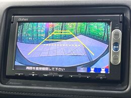 【バックカメラ】駐車時に後方がリアルタイム映像で確認できます。大型商業施設や立体駐車場での駐車時や、夜間のバック時に大活躍！運転スキルに関わらず、今や必須となった装備のひとつです！