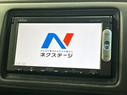 【純正ナビ】人気の純正ナビを装備しております。ナビの使いやすさはもちろん、オーディオ機能も充実！キャンプや旅行はもちろん、通勤や買い物など普段のドライブも楽しくなるはず♪