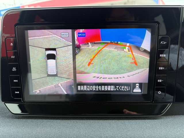 駐停車には便利なアラウンドビューモニター搭載。サイドモニターの切り替えも可能です。