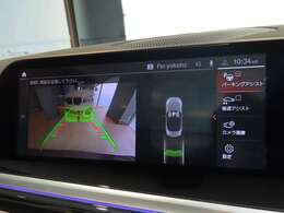 リアビューカメラ。ガイドラインとパークディスタンスコントロールで安全に車庫入れ可能。