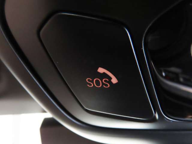 SOSコール/エアバックが展開するような深刻な事故において、自動でSOSコールを発信します。車内で急病人が出るような緊急時は、手動で発信可能です。