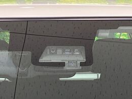 【トヨタセーフティセンス】走行中に前方の車両等を認識し、衝突しそうな時は警報とブレーキで衝突回避と被害軽減をアシスト。より安全にドライブをお楽しみいただけます。